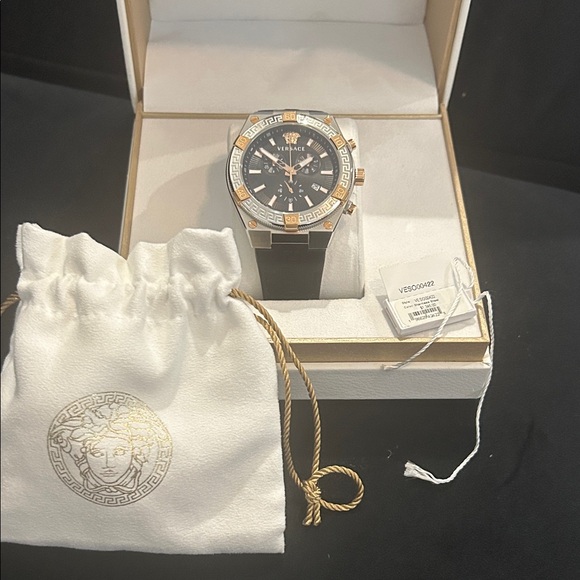 Versace Men's Watch in Black and Gold - Picture 2 of 9